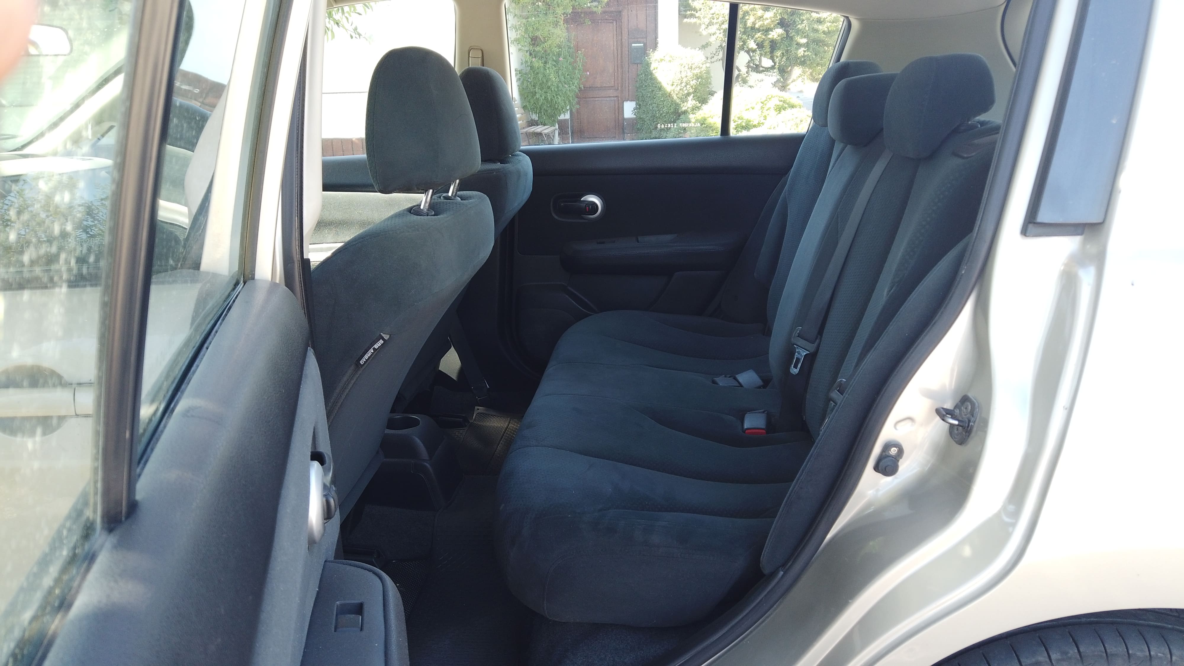 Foto 9 de NISSAN TIIDA 1.8 6MT VISIA 2010