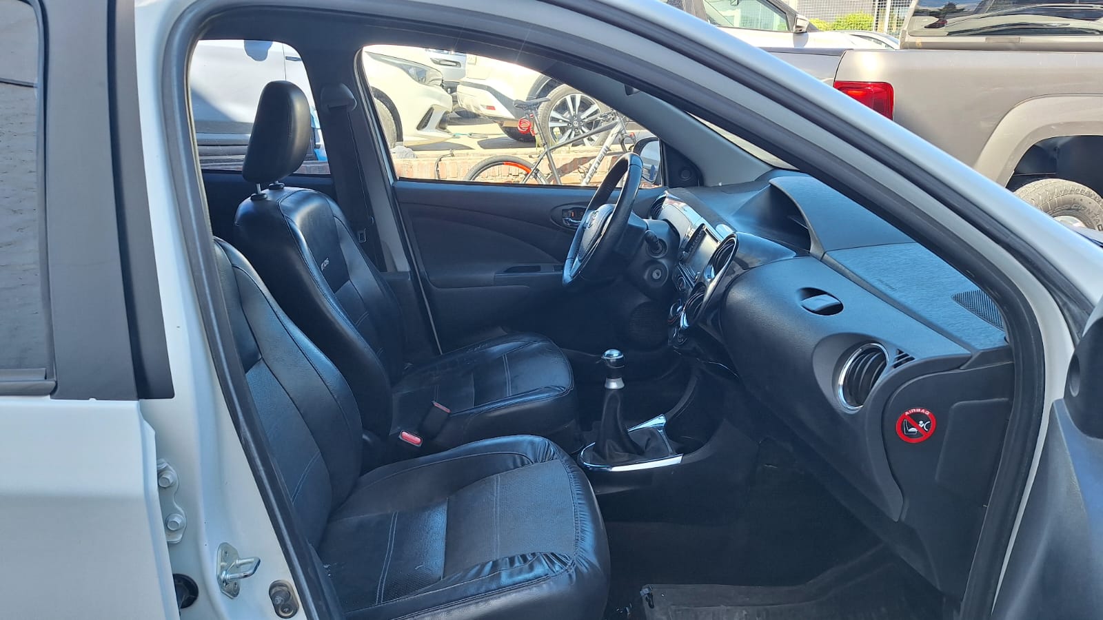 Foto 8 de TOYOTA ETIOS PLATINUM 1.5 M/T 4P 2016