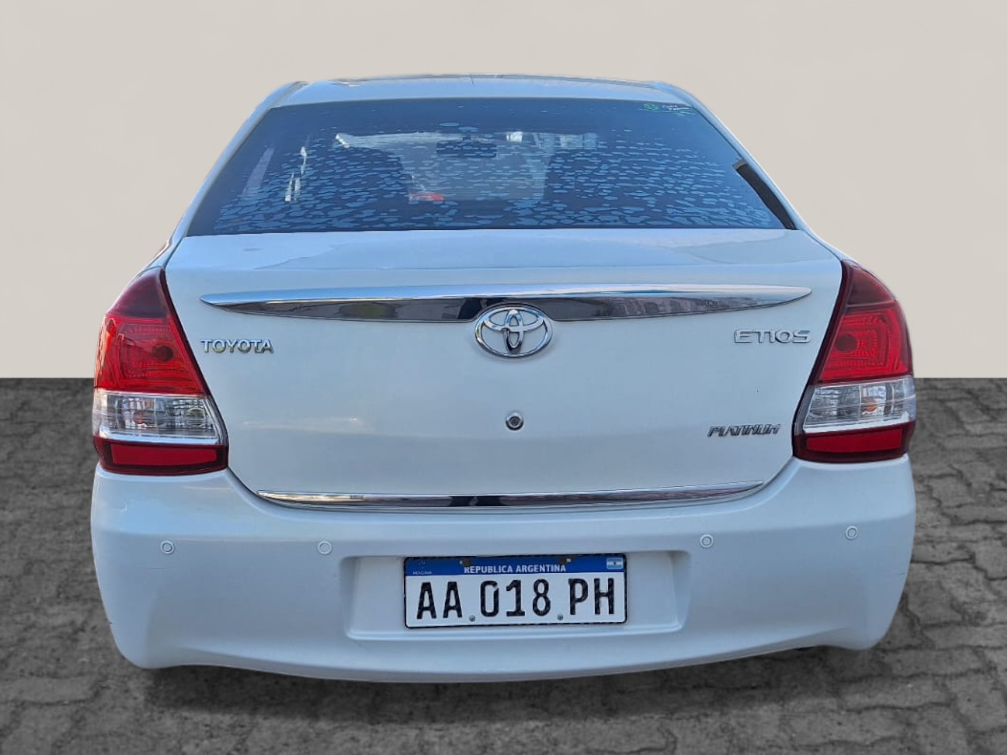 Foto 2 de TOYOTA ETIOS PLATINUM 1.5 M/T 4P 2016