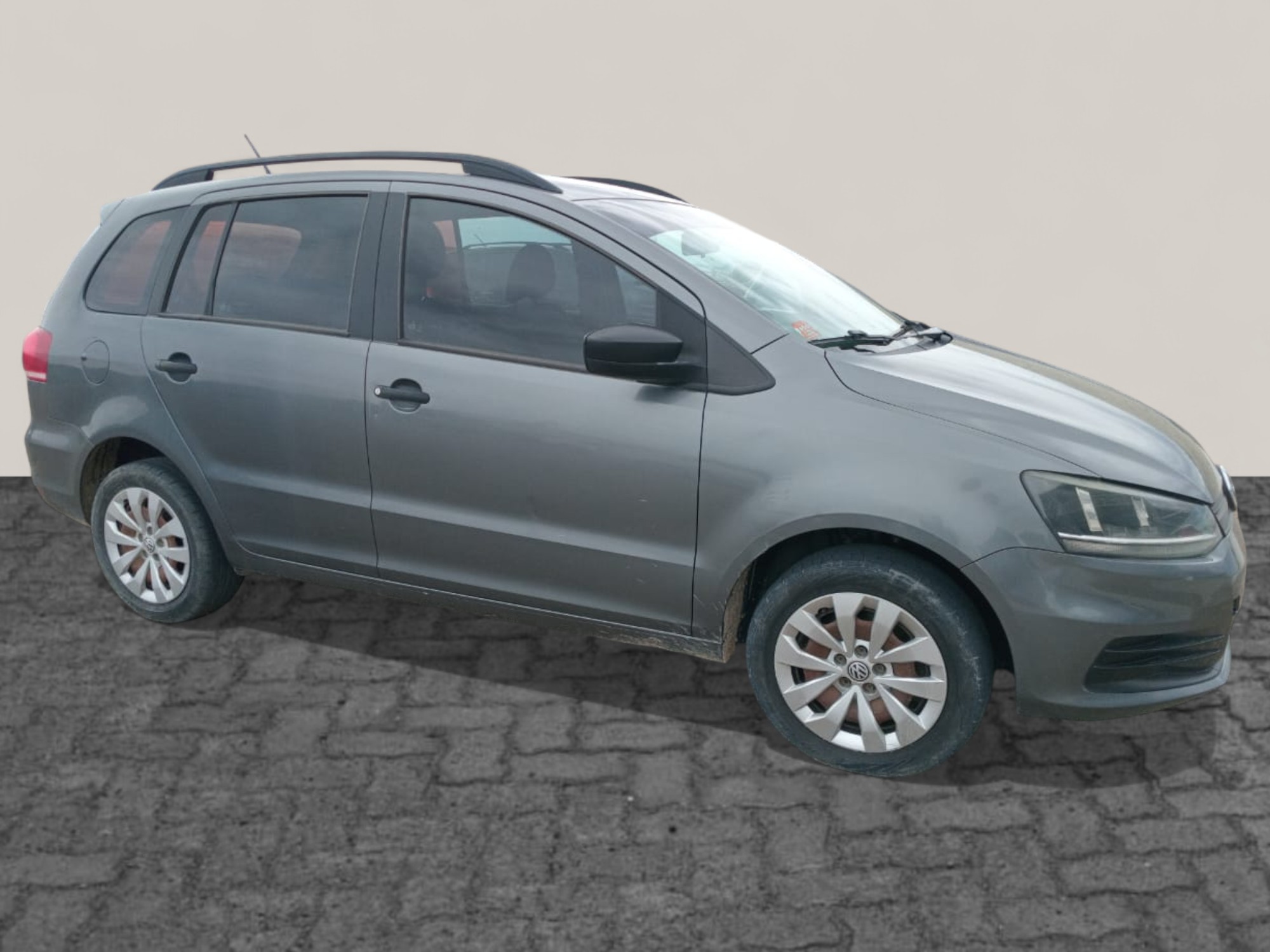 Foto 3 de VOLKSWAGEN SURAN 1.6 5D 060 2015